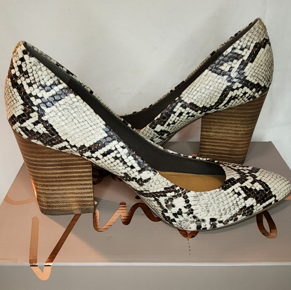 CROWN VINTAGE SNAKE PRINT HEELS